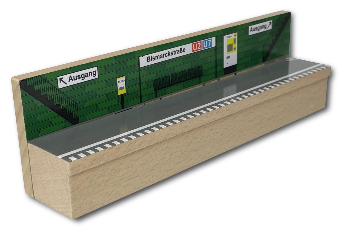 Holz U-Bahn Station Berlin Bismarckstraße-Warschauer Straße