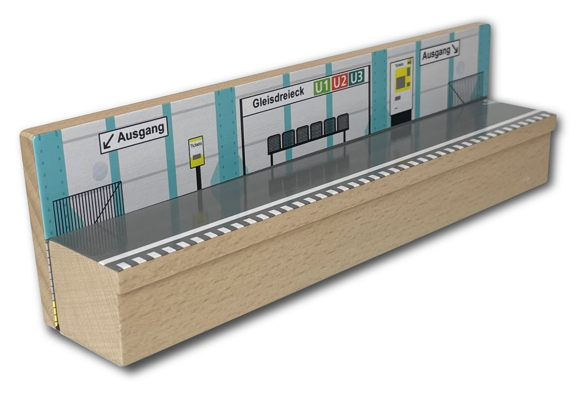 Holz U-Bahn Station Berlin Hermannplatz-Gleisdreieck