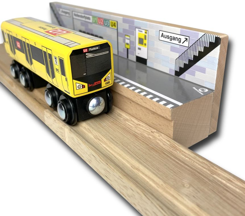 Holz U-Bahn Station Berlin Bismarckstraße-Warschauer Straße