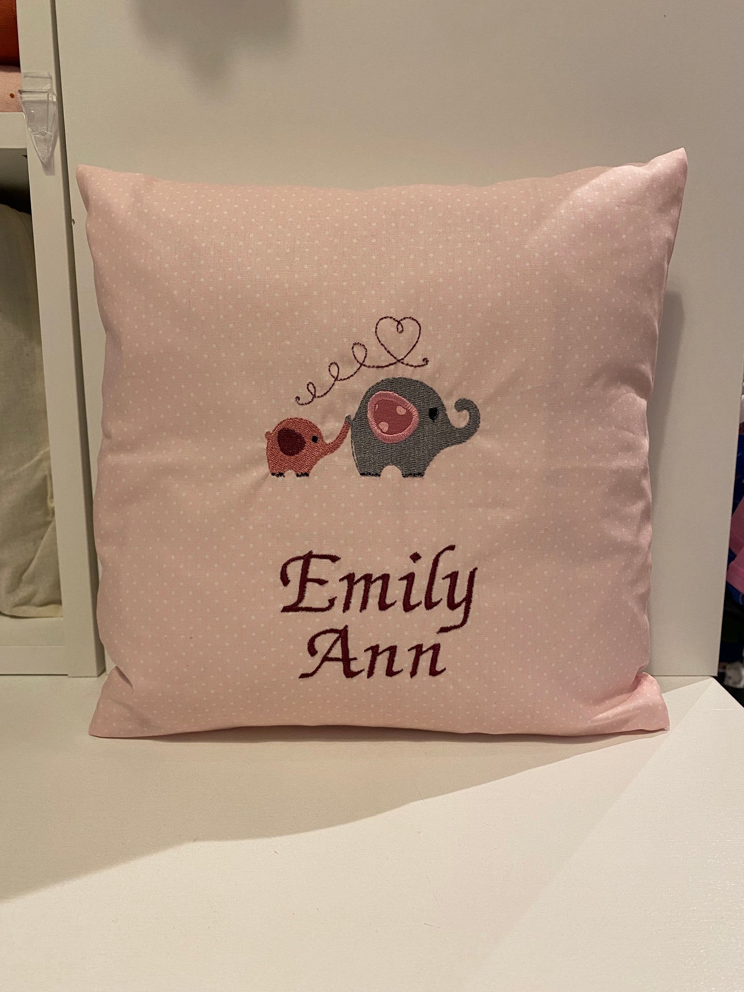 Handgemachtes & Personalisiertes Kissen mit Elefanten & Herz