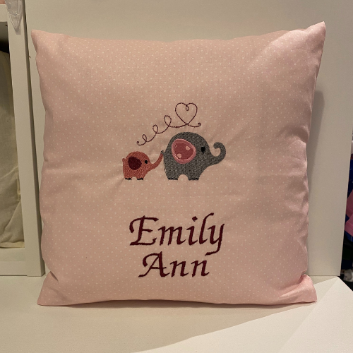 Handgemachtes & Personalisiertes Kissen mit Elefanten & Herz