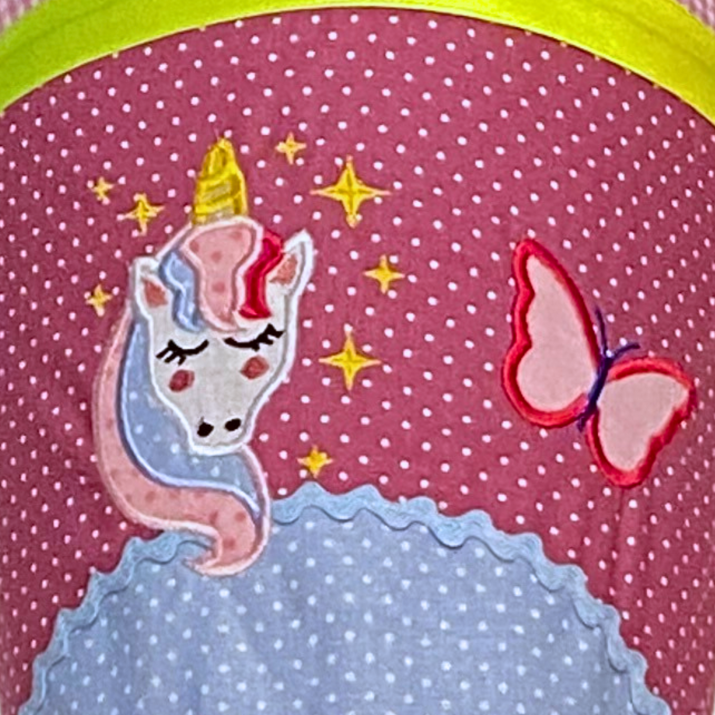 Handgemachte & Personalisierte Schultüte aus Stoff mit kleinem Einhorn & Regenbogen