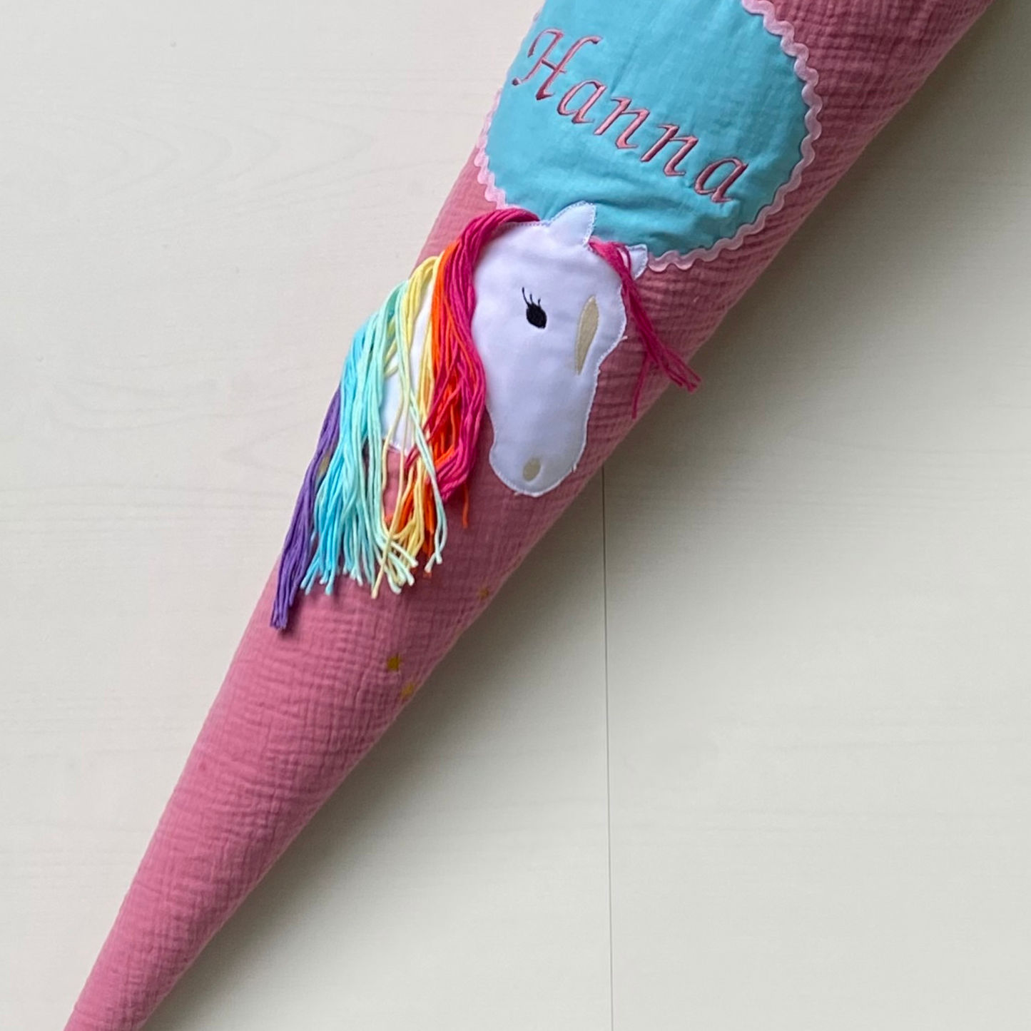 Handgemachte & Personalisierte Schultüte aus Stoff mit Einhorn mit Mähne