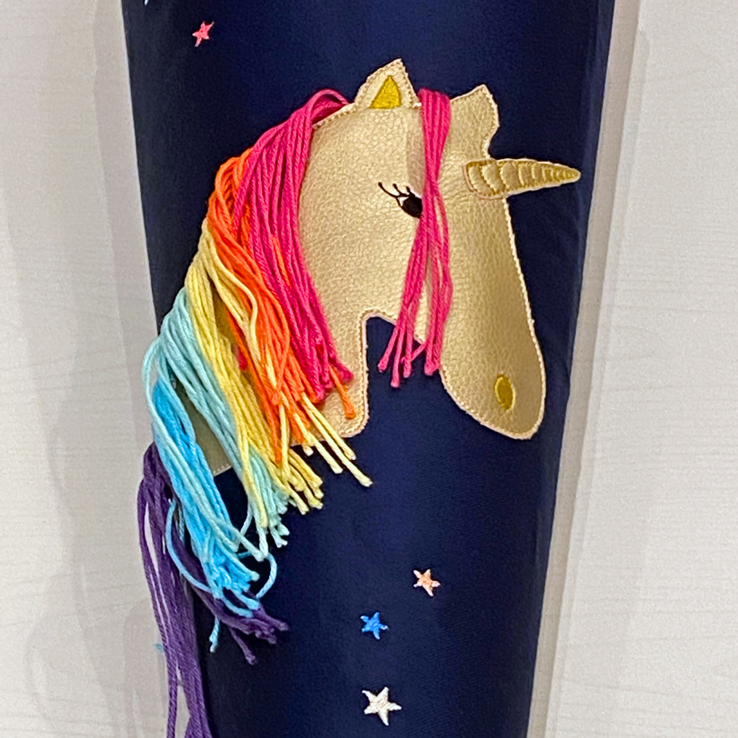 Handgemachte & Personalisierte Schultüte aus Stoff mit goldenem Einhorn mit Mähne