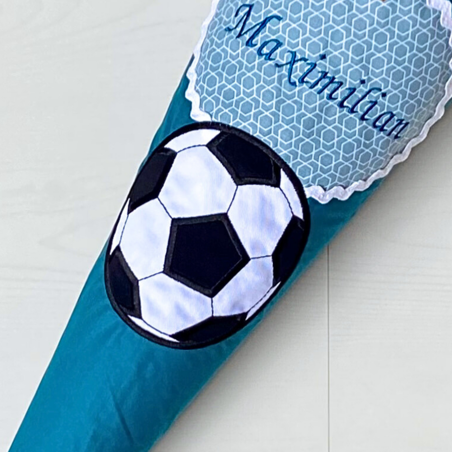 Handgemachte & Personalisierte Schultüte aus Stoff mit Fußball & Pokal